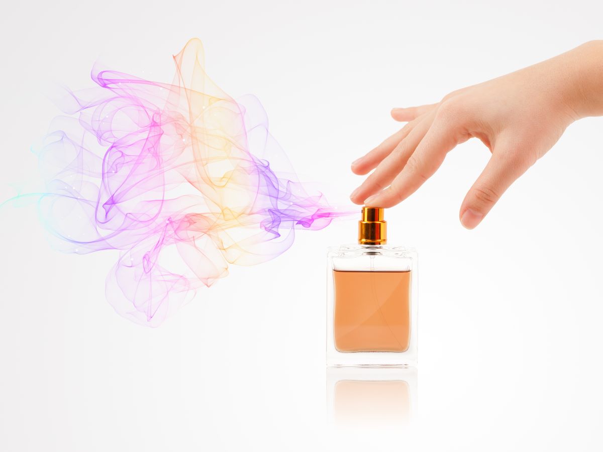 أفضل العطور لمختلف الفصول: ماذا ترتدي ومتى